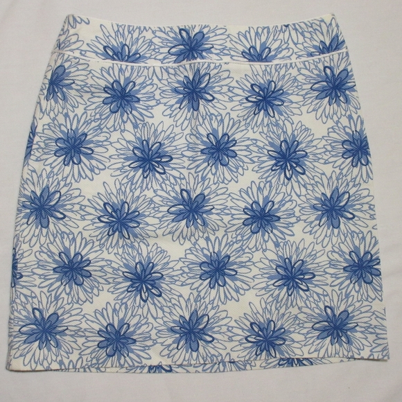 SALE !! Ann Taylor LOFT Floral Skirt 4P Petite Blue White - Picture 1 of 5
